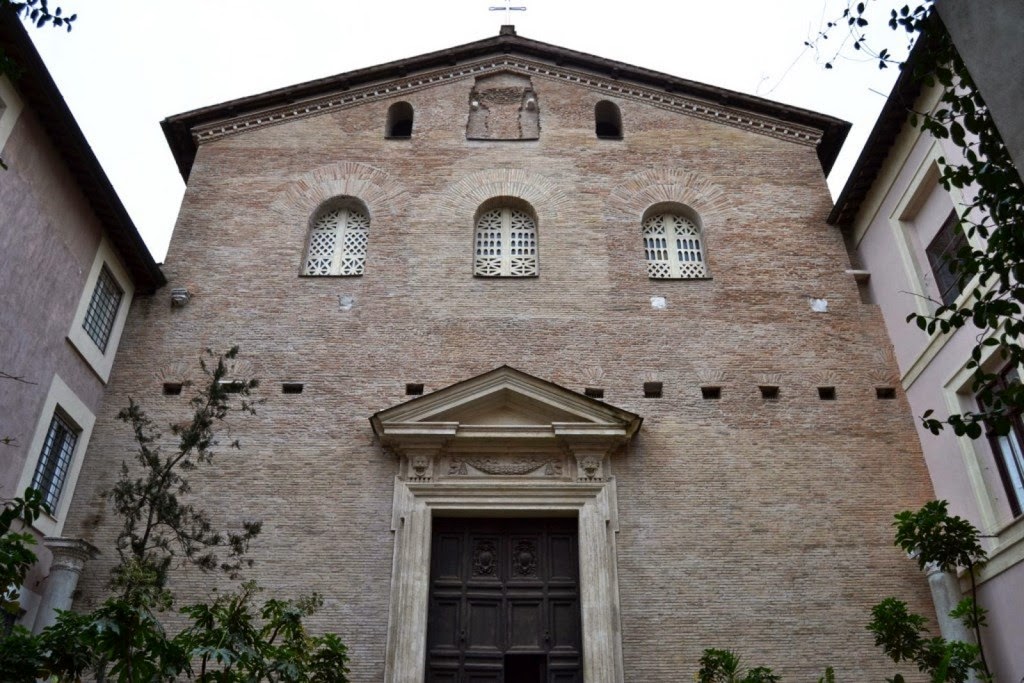 Scopri come la nostra Agenzia Affitti Brevi vicino a Basilica di Santa Prasside può gestire il tuo immobile con servizi dalla A alla Z per massimizzare i tuoi profitti.